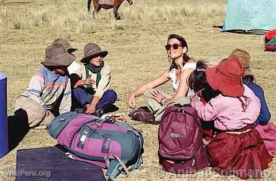 Turista con nios de Olleros