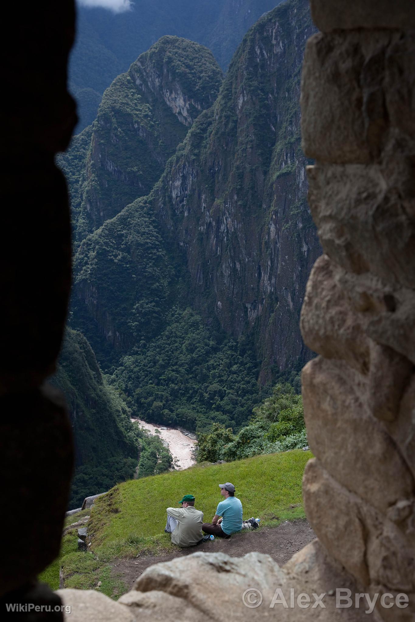 Turistas en la ciudadela de Machu Picchu