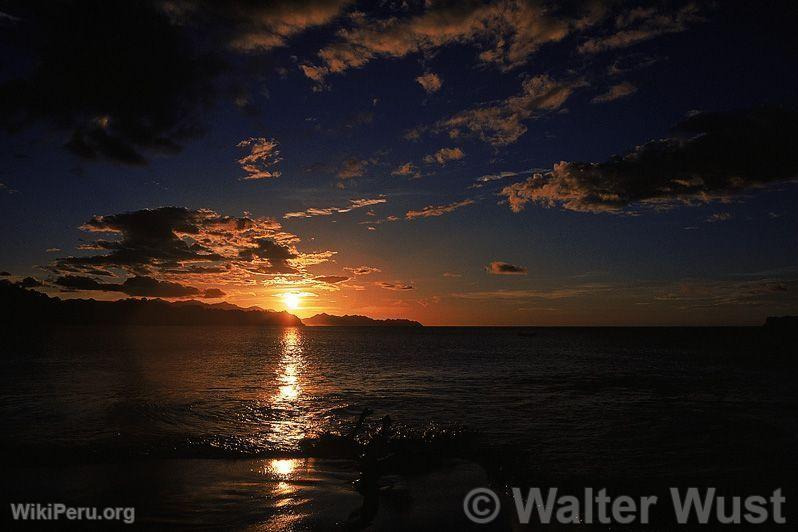 Atardecer en Cabo Blanco