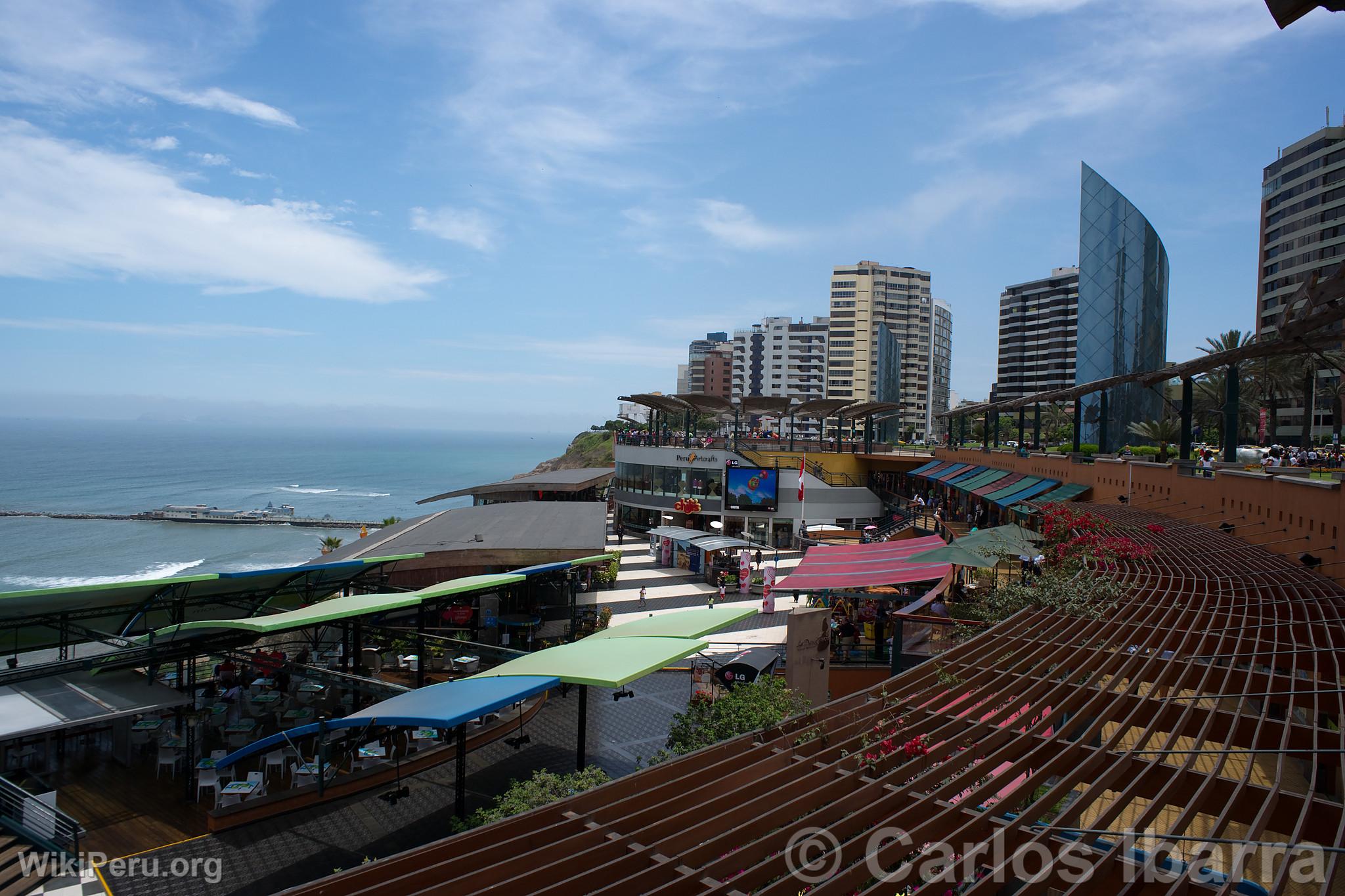 Centro Comercial Larcomar de Miraflores, Lima