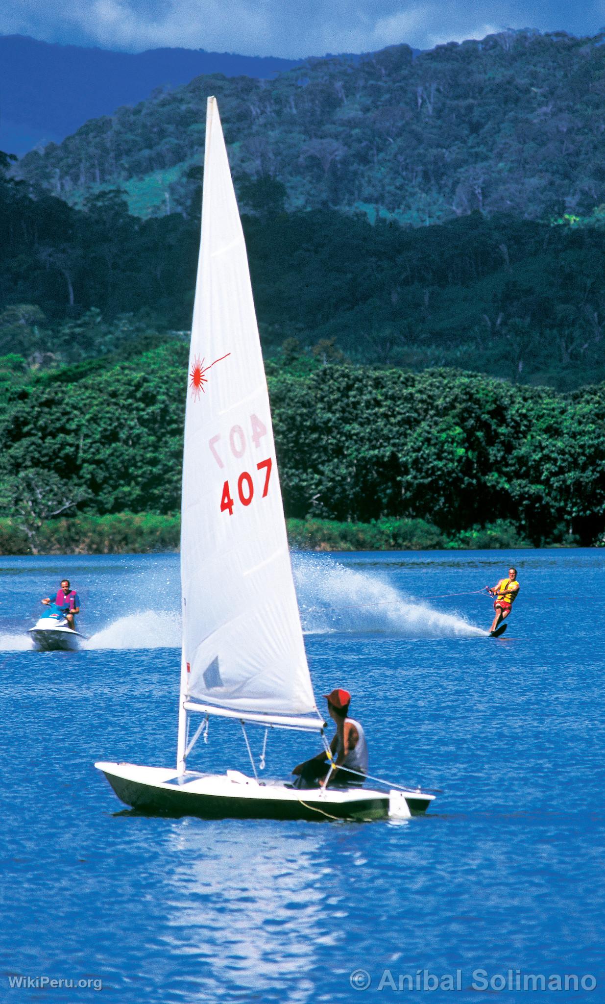 Deportes acuaticos en Laguna Azl