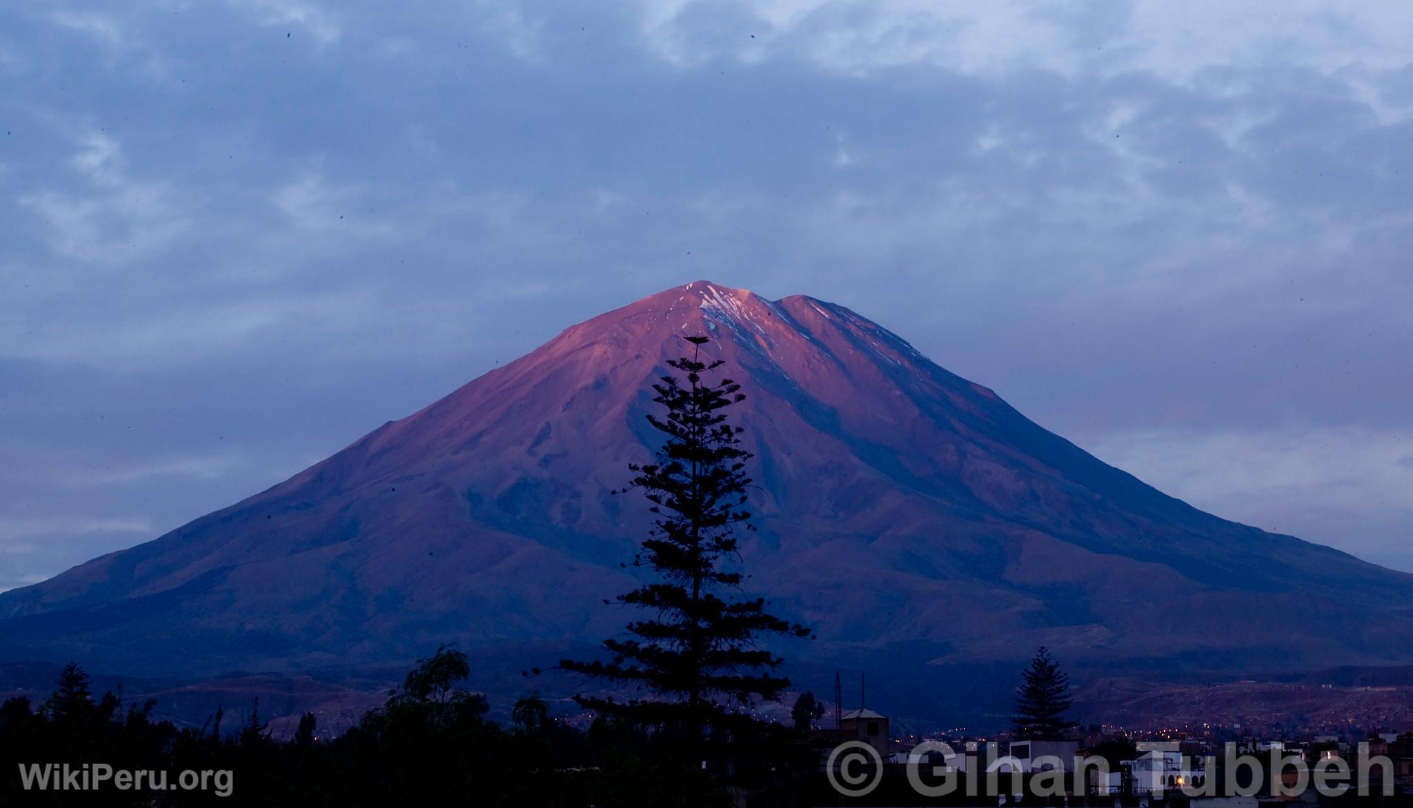 Volcn Misti y ciudad de Arequipa