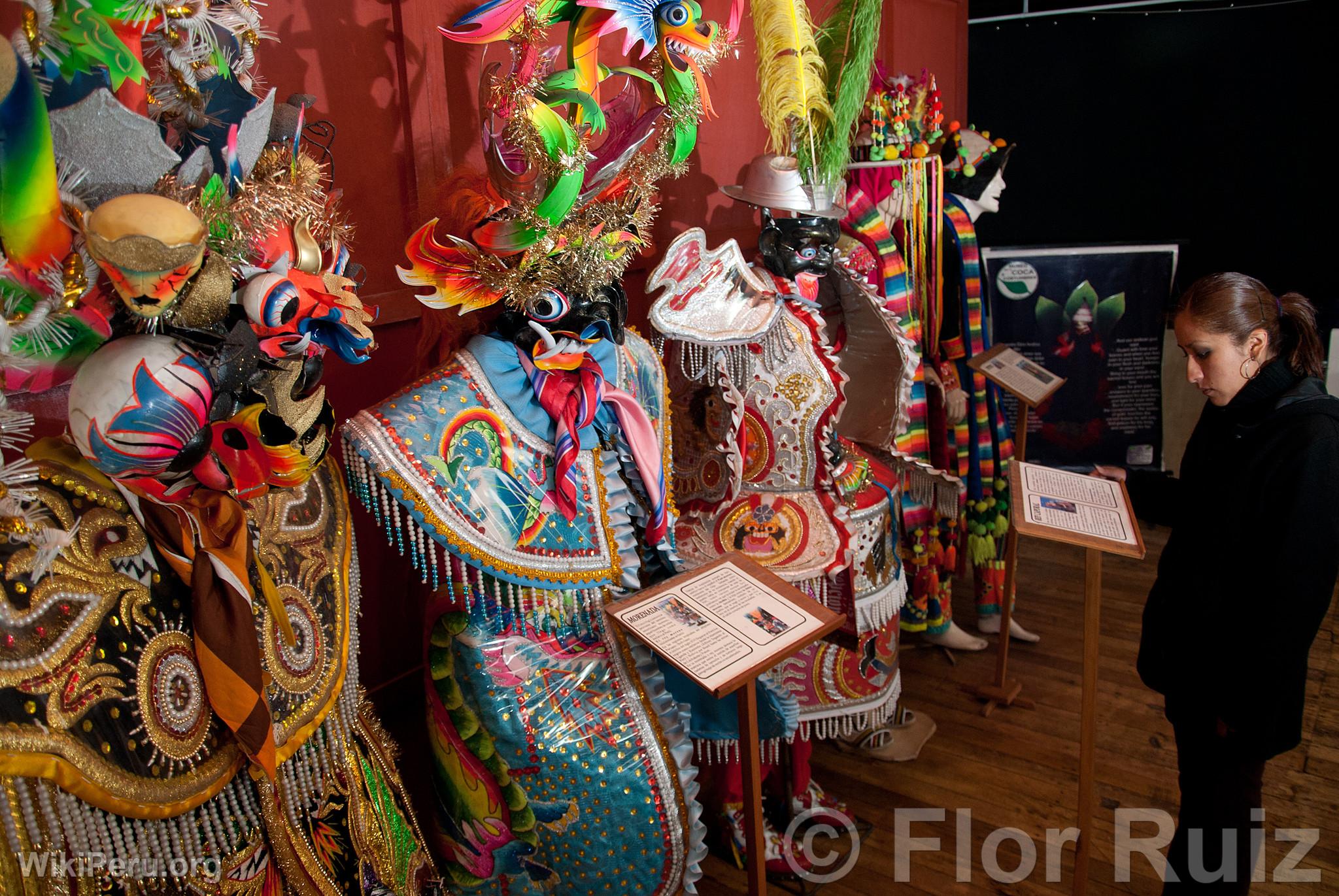 Exhibicin de trajes tpicos