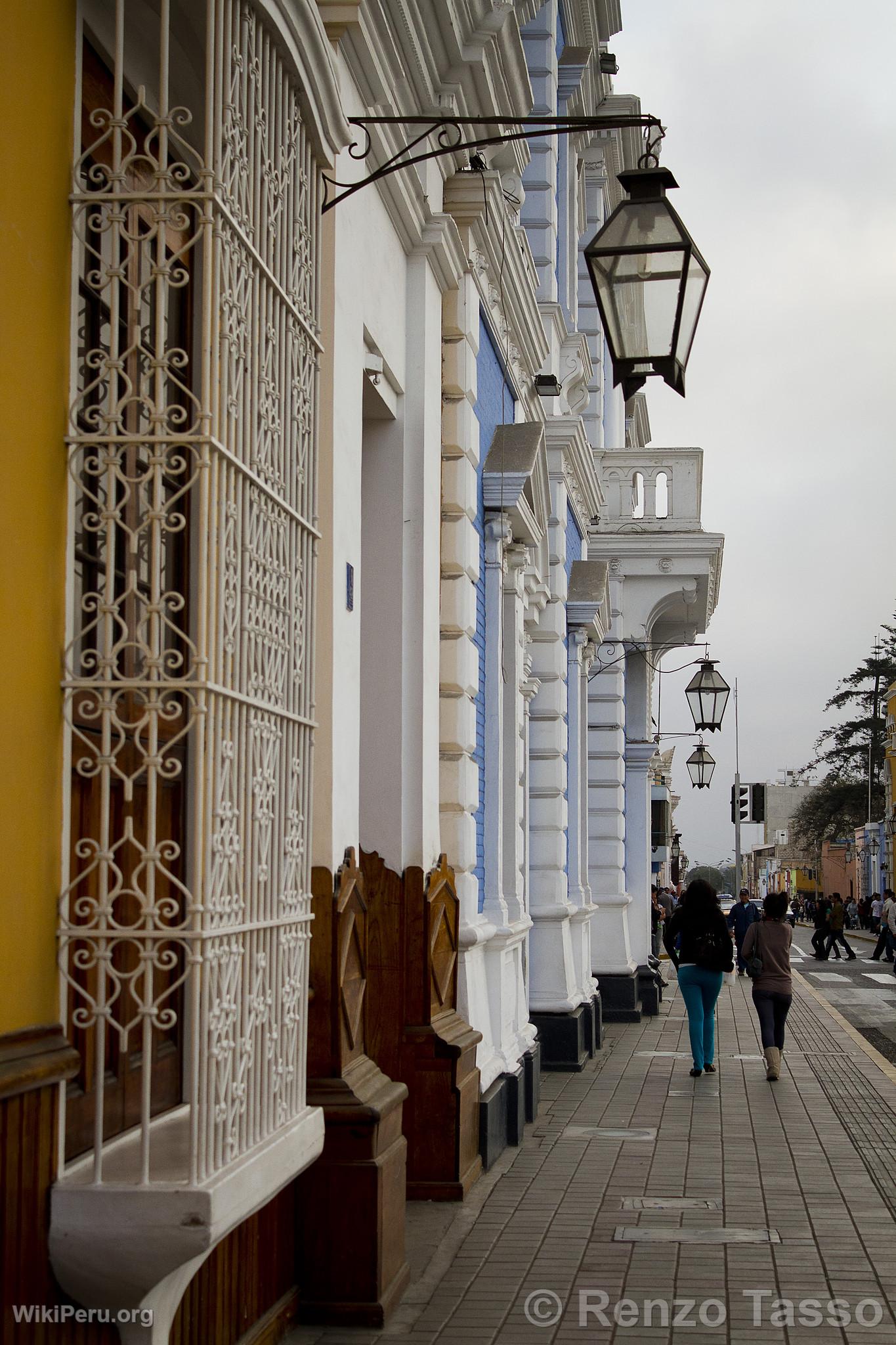 Plaza de Armas, Trujillo