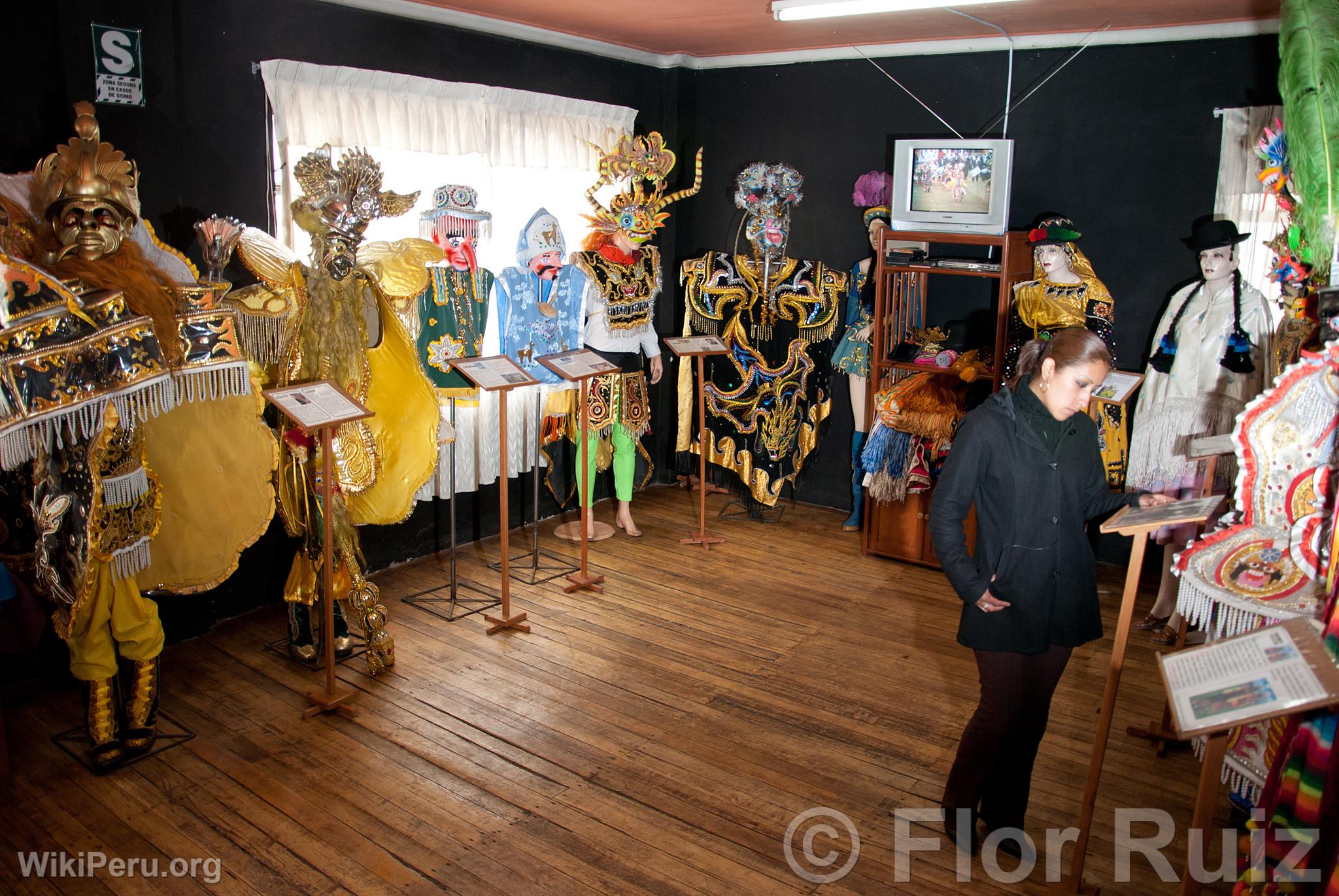 Exhibicin de trajes tpicos