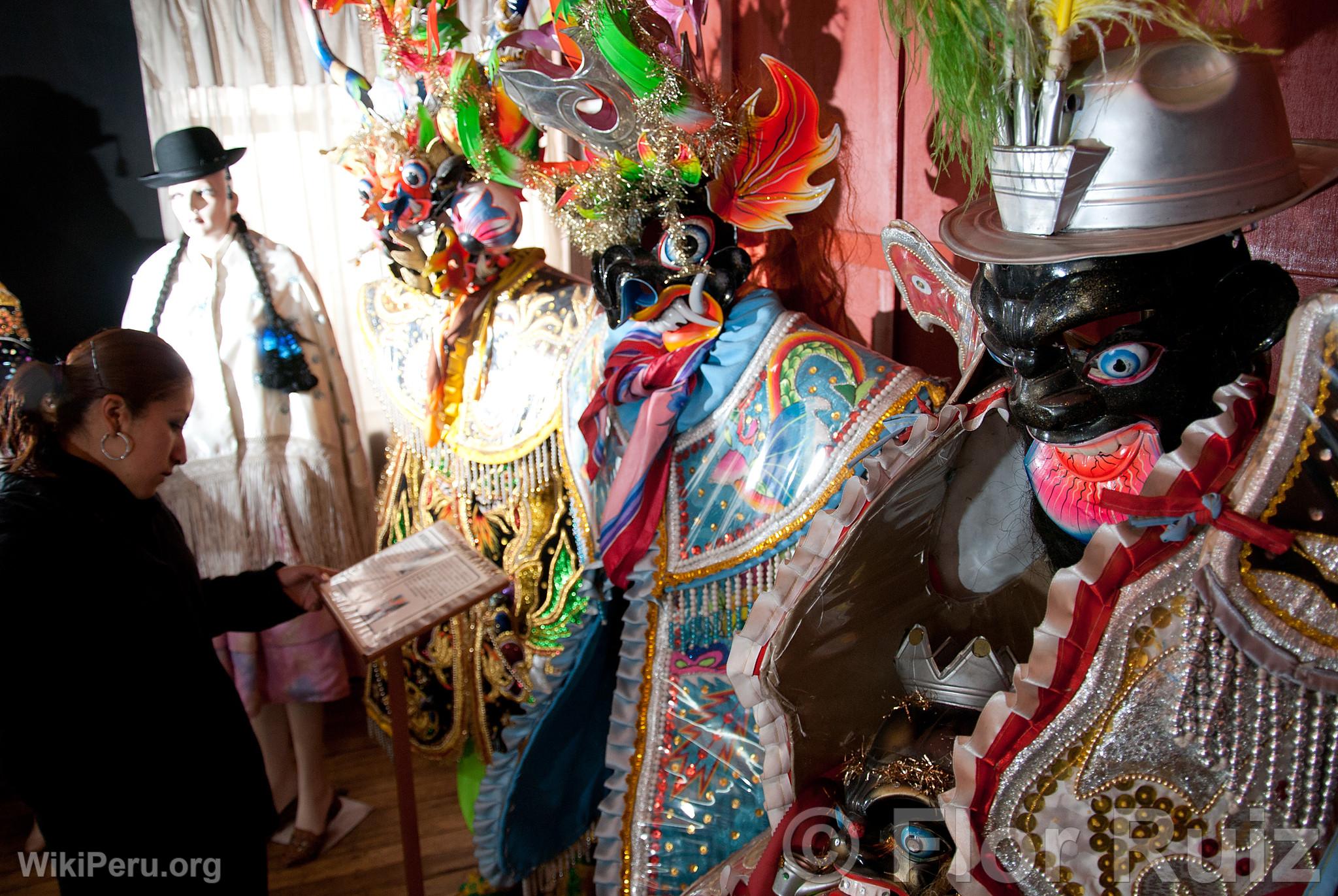 Exhibicin de trajes tpicos