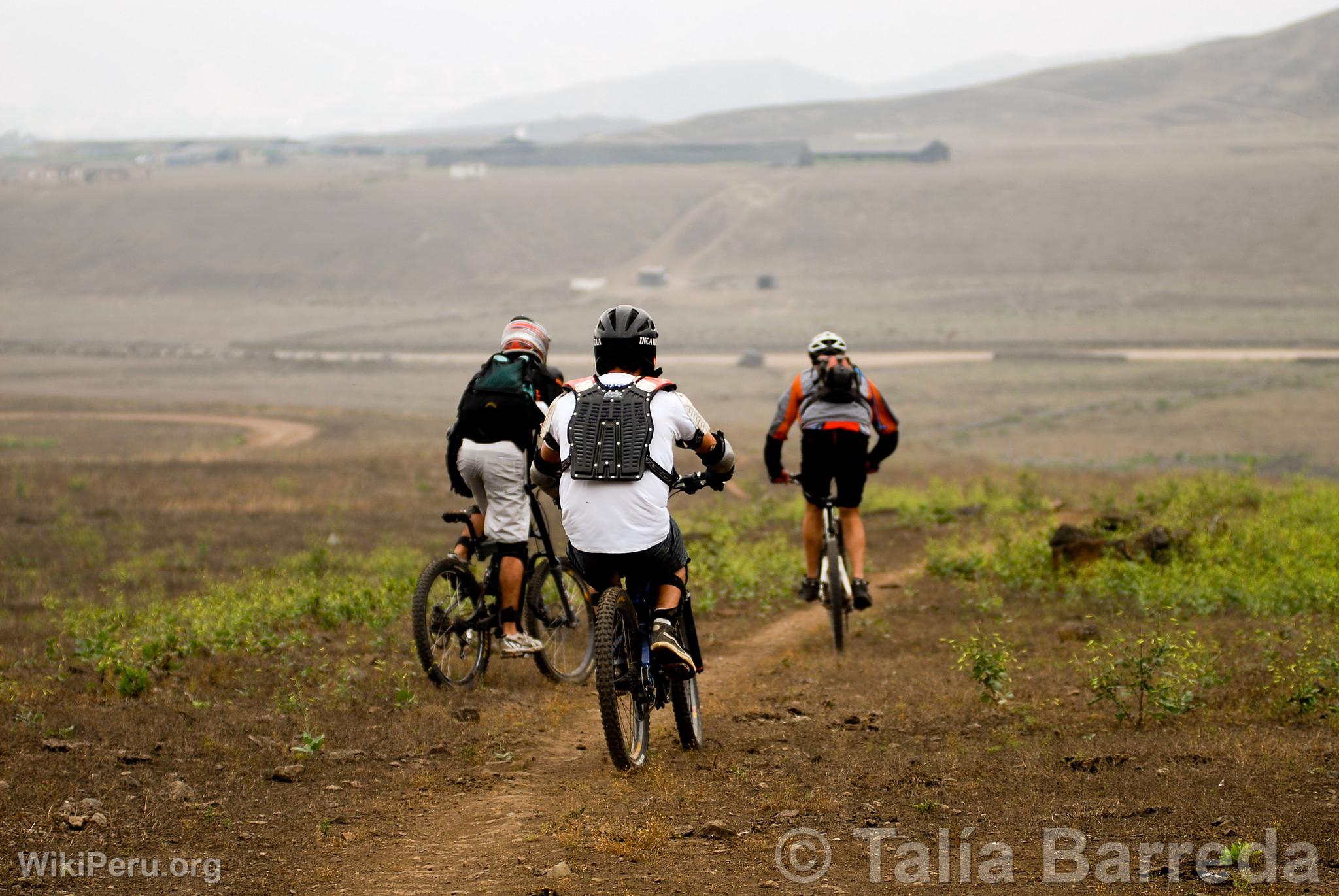 Ciclismo en las Lomas de Lcumo