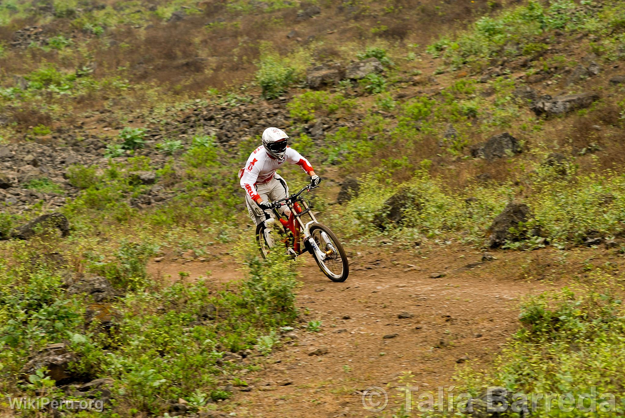 Ciclismo en las Lomas de Lcumo