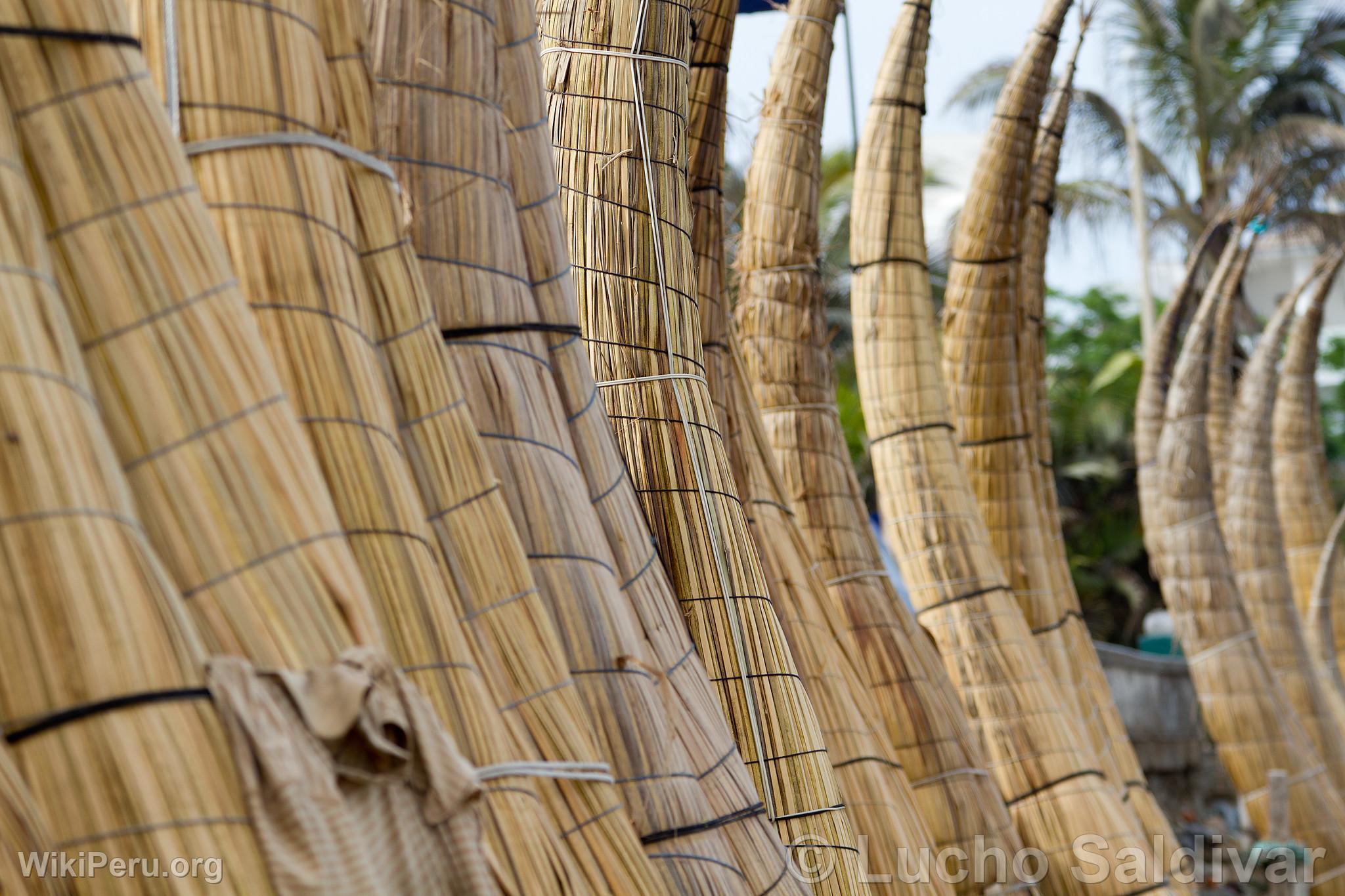 Caballitos de totora en Huanchaco