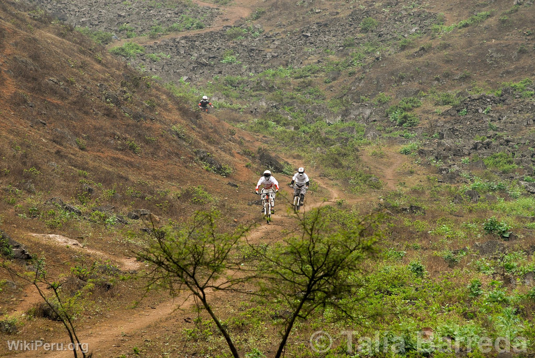 Ciclismo en las Lomas de Lcumo