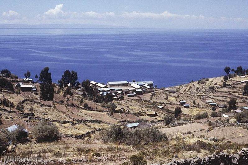 Vista panormica de la isla Taquile