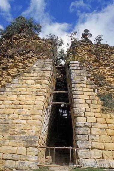 Puerta de ingreso a la fortaleza de Kulap