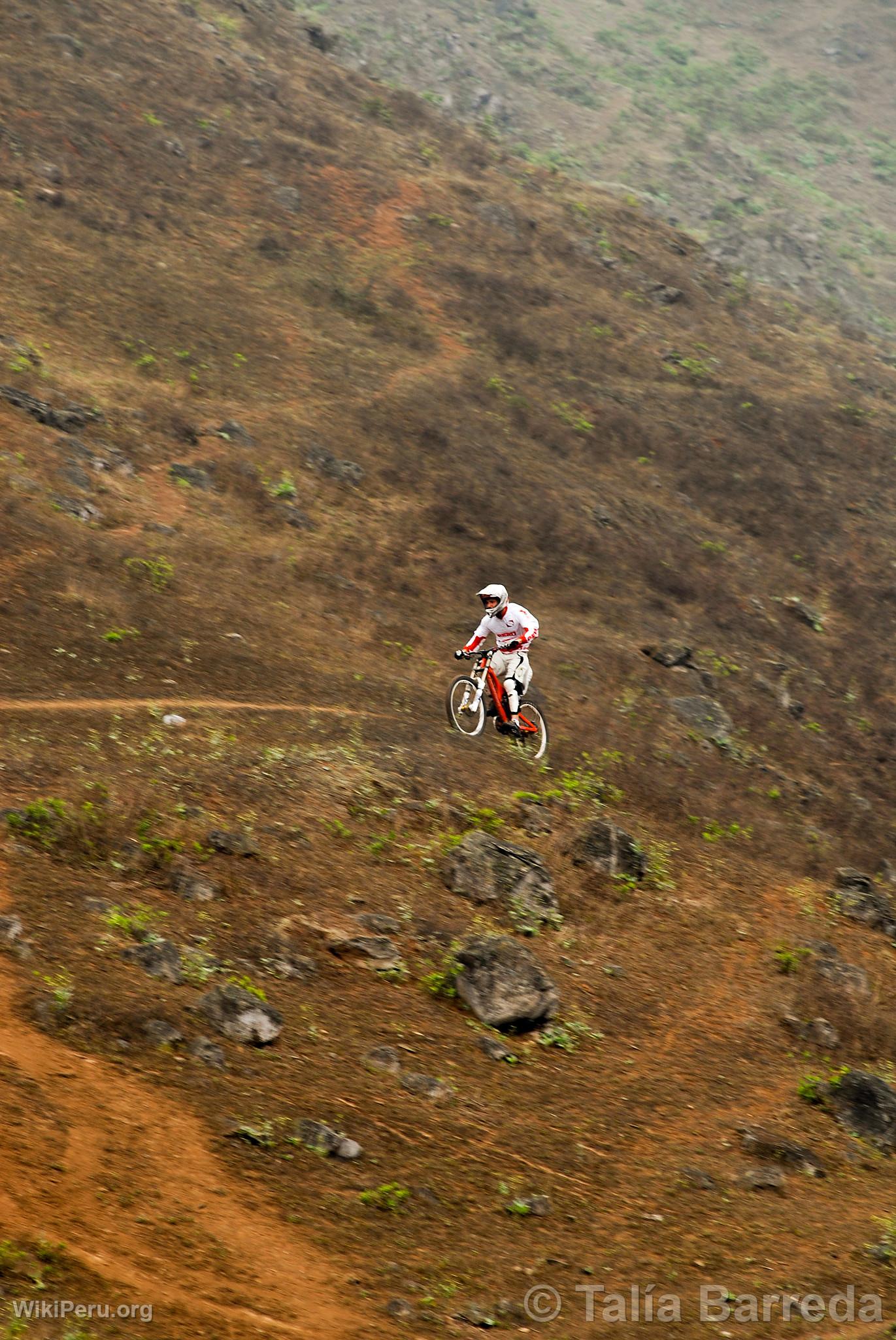 Ciclismo en las Lomas de Lcumo