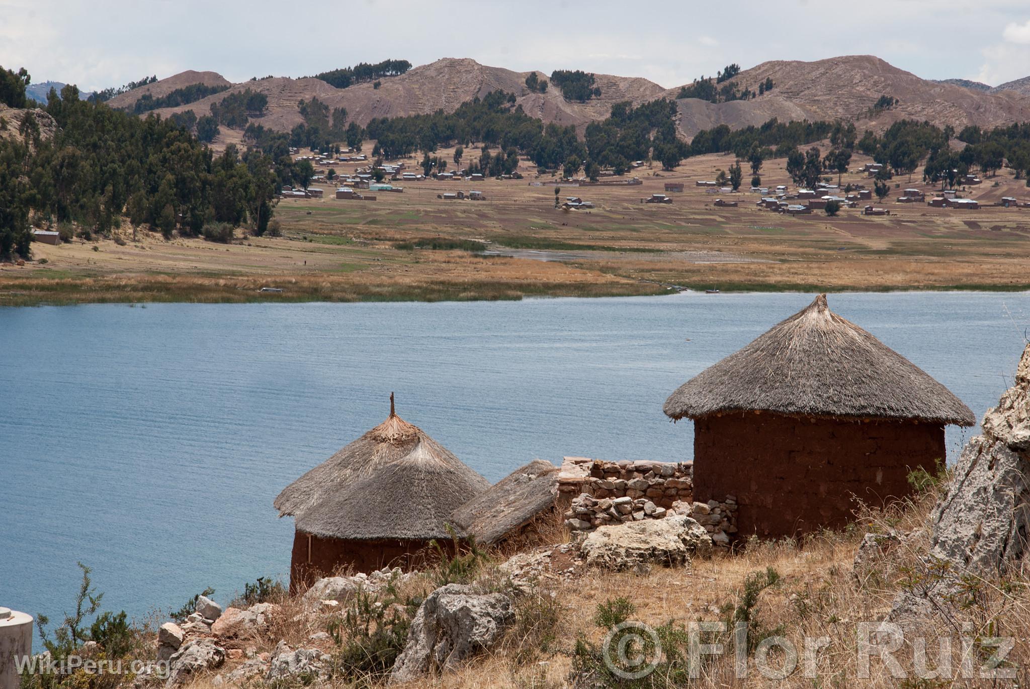 Isla Tikonata en el Lago Titicaca