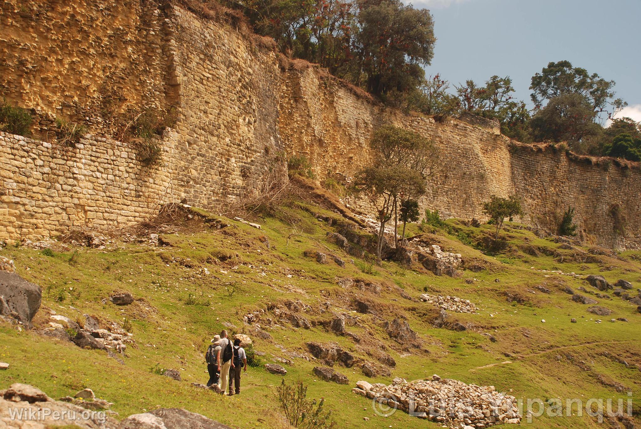 Turistas en la Fortaleza de Kulap