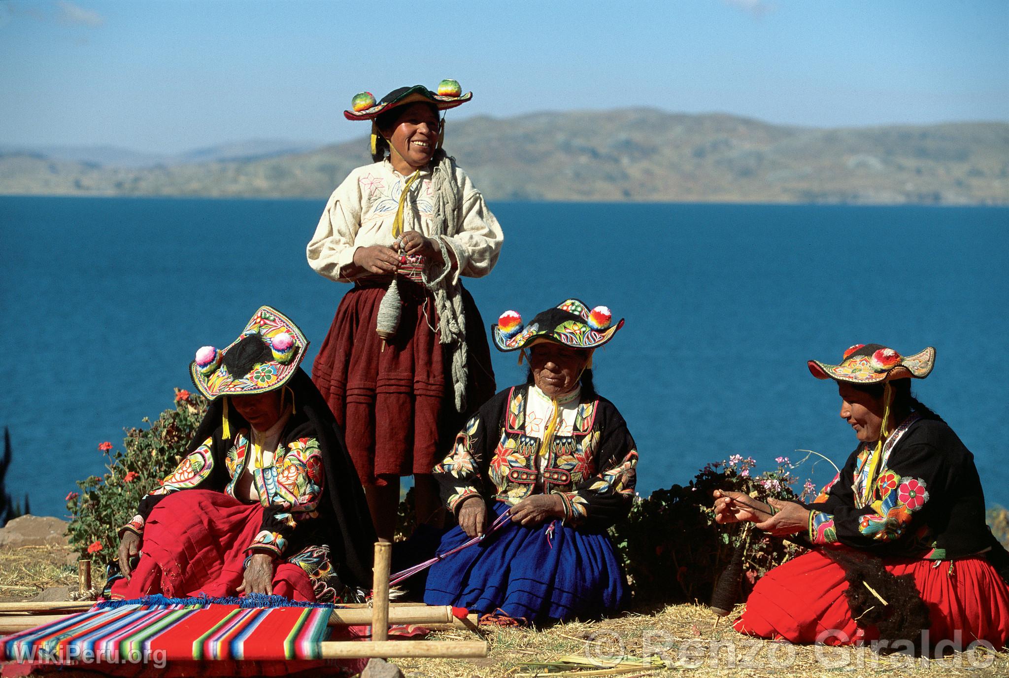 Artesanos de Llachon y Lago Titicaca