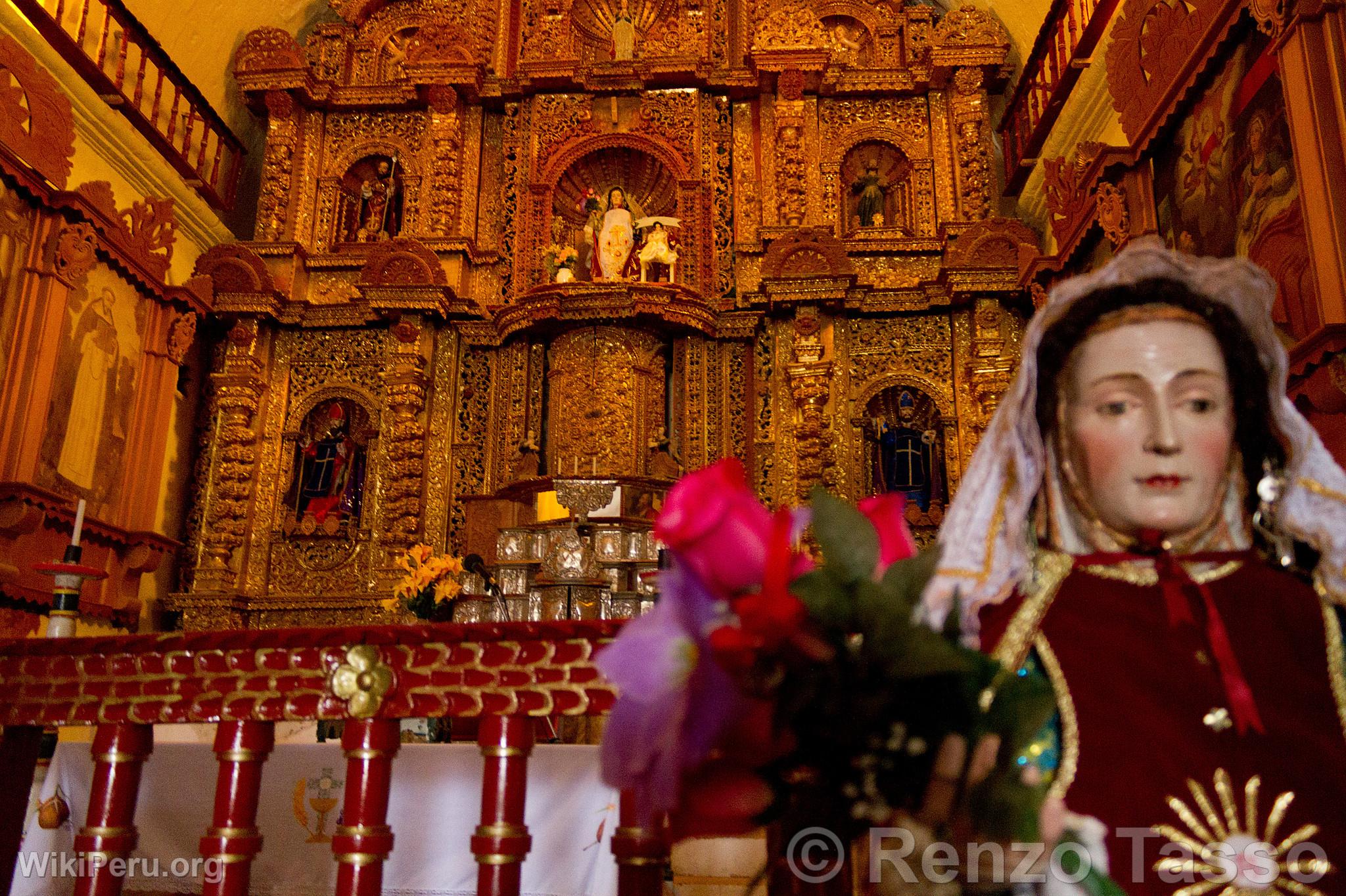 Interior de la iglesia de Maca