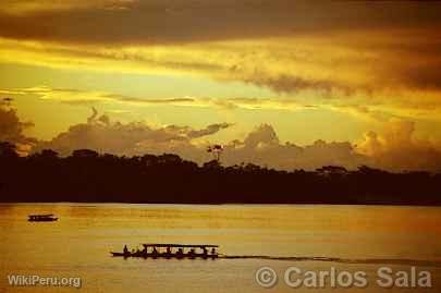 Atardecer en la Laguna Yarinacocha (Ucayali)