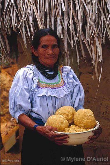 Pobladora con tacachos