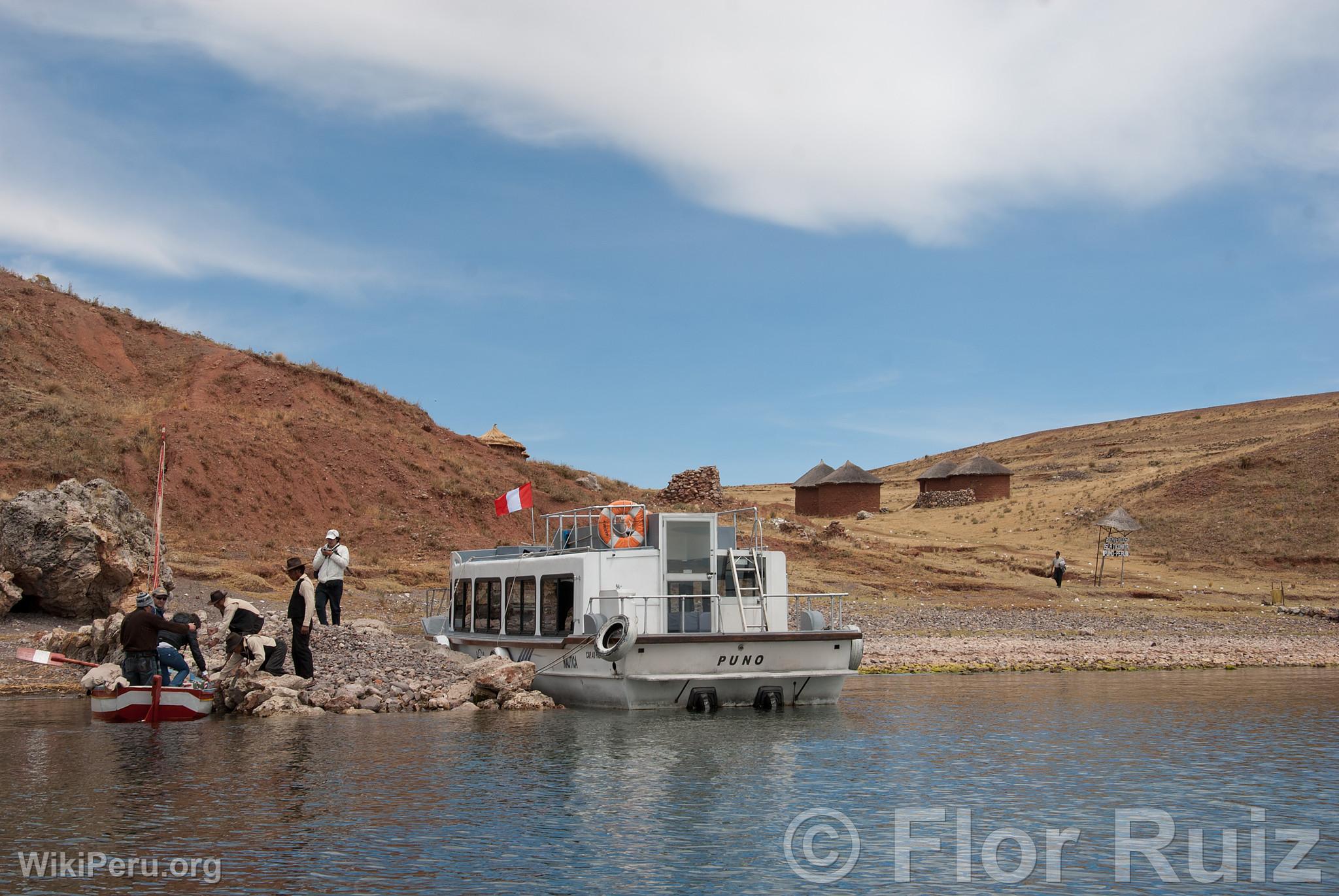 Isla Tikonata en el Lago Titicaca