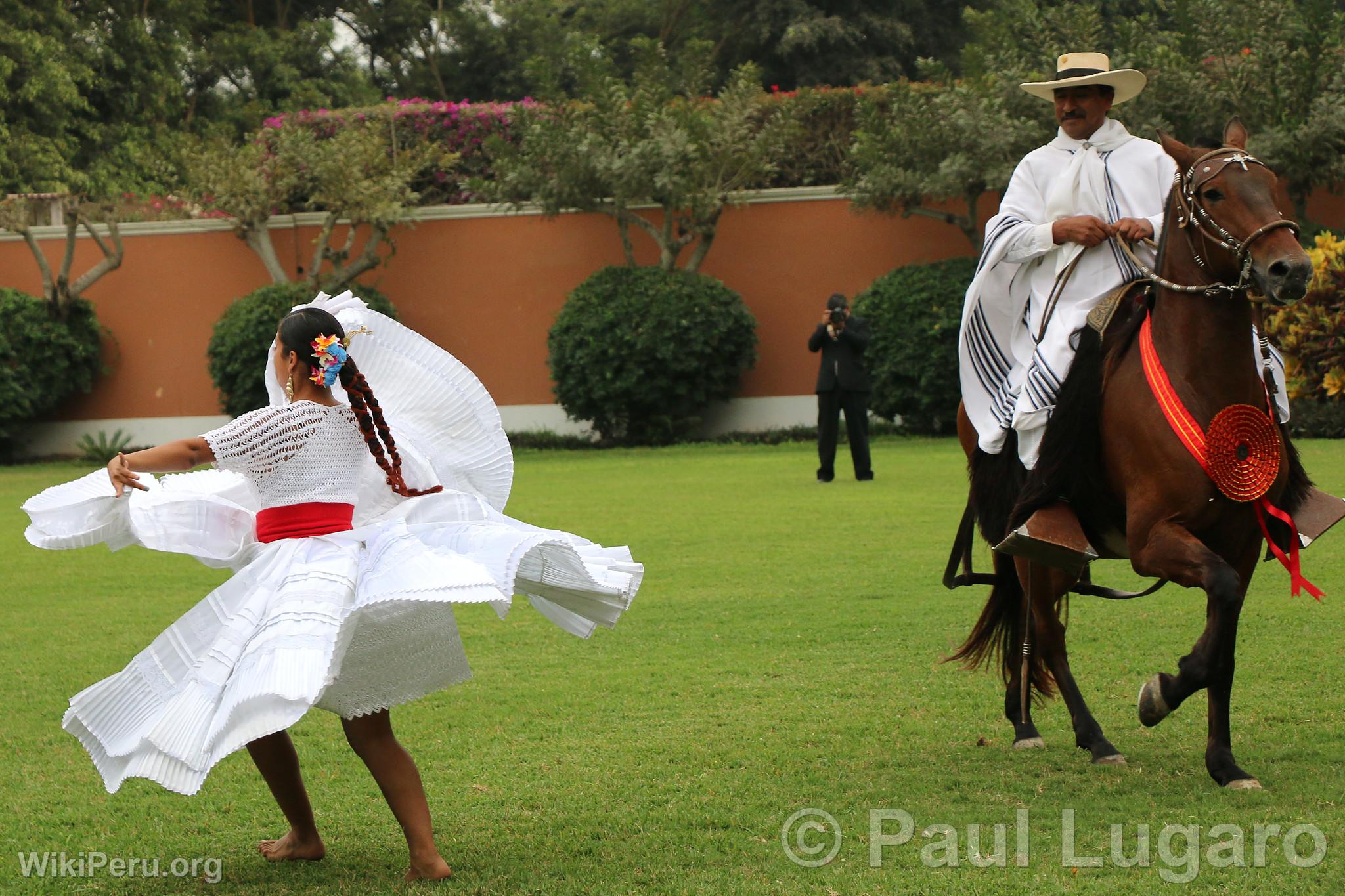 La Marinera y el caballo de paso