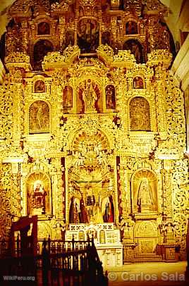 Altar en la catedral de Huamanga