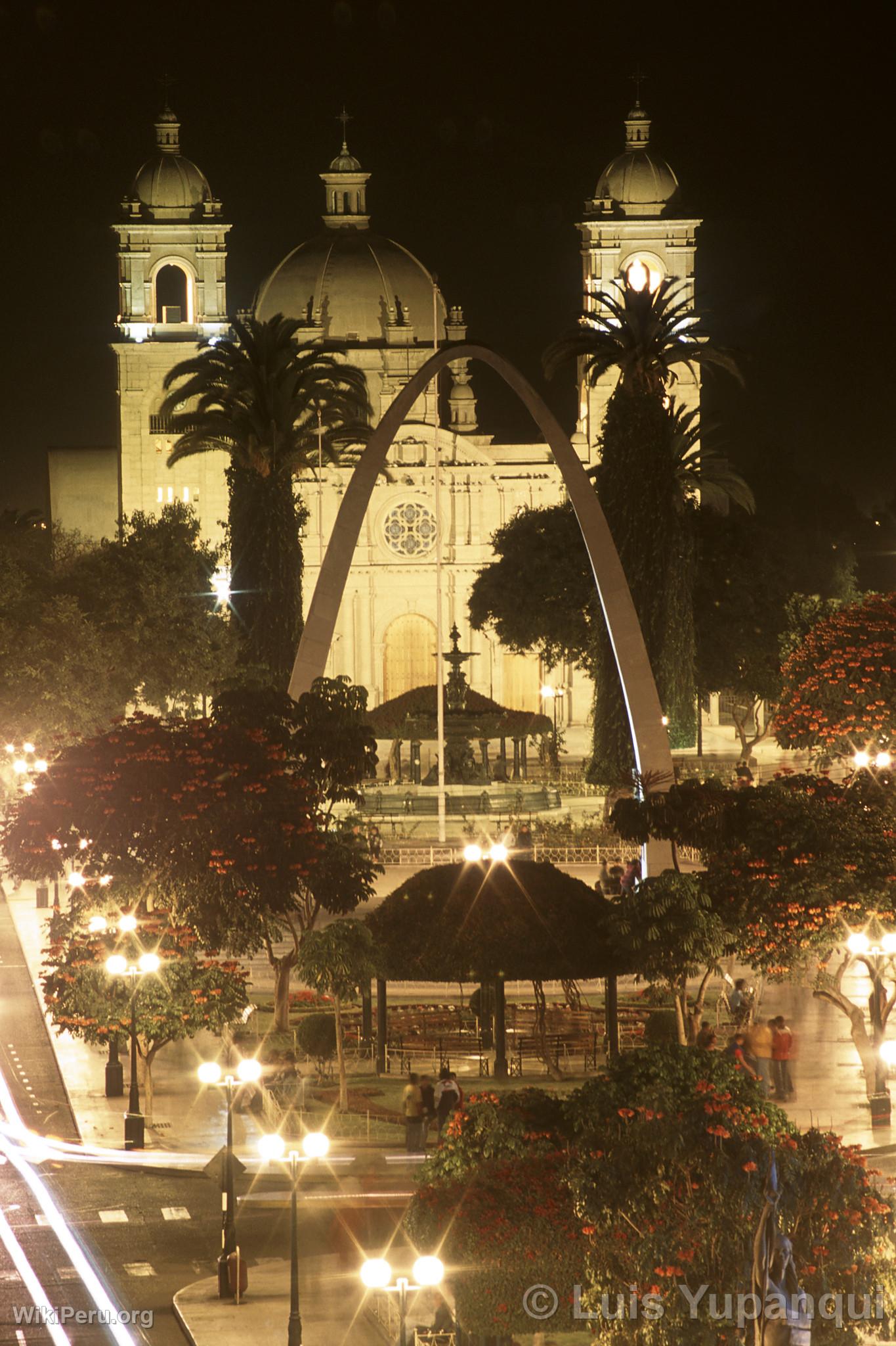 Plaza y Catedral, Tacna