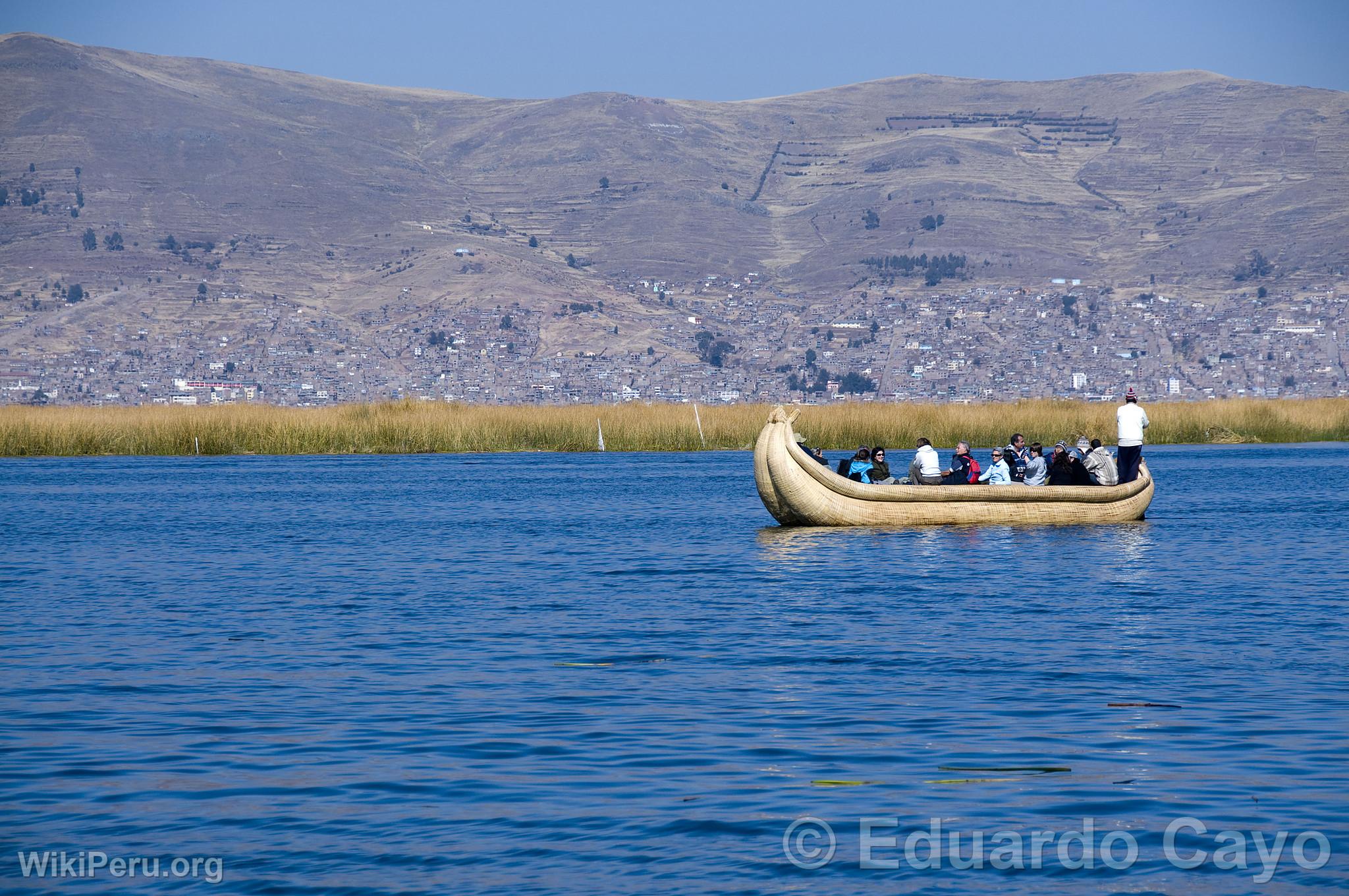 Turistas en el Lago Titicaca