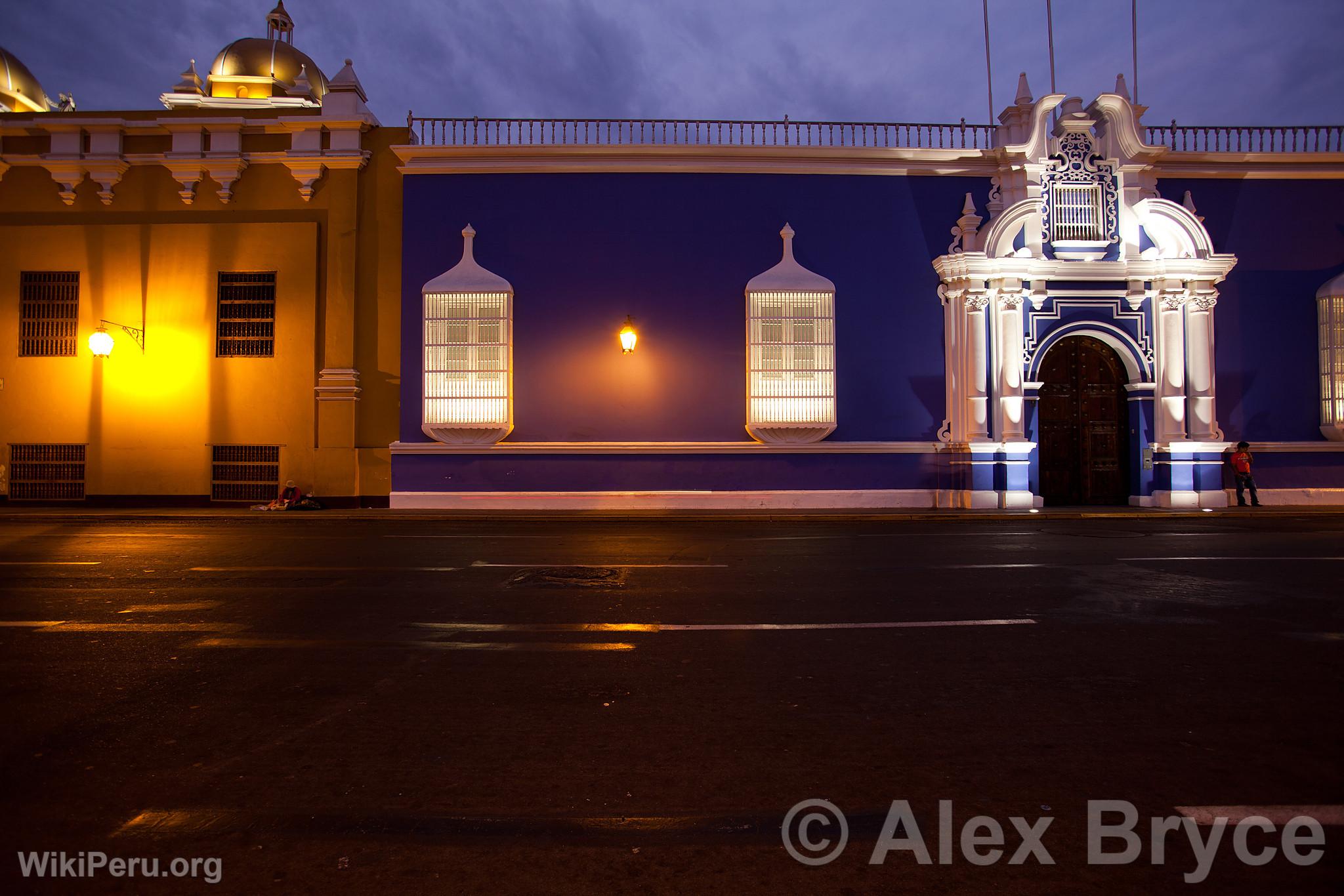 Plaza de Armas, Trujillo