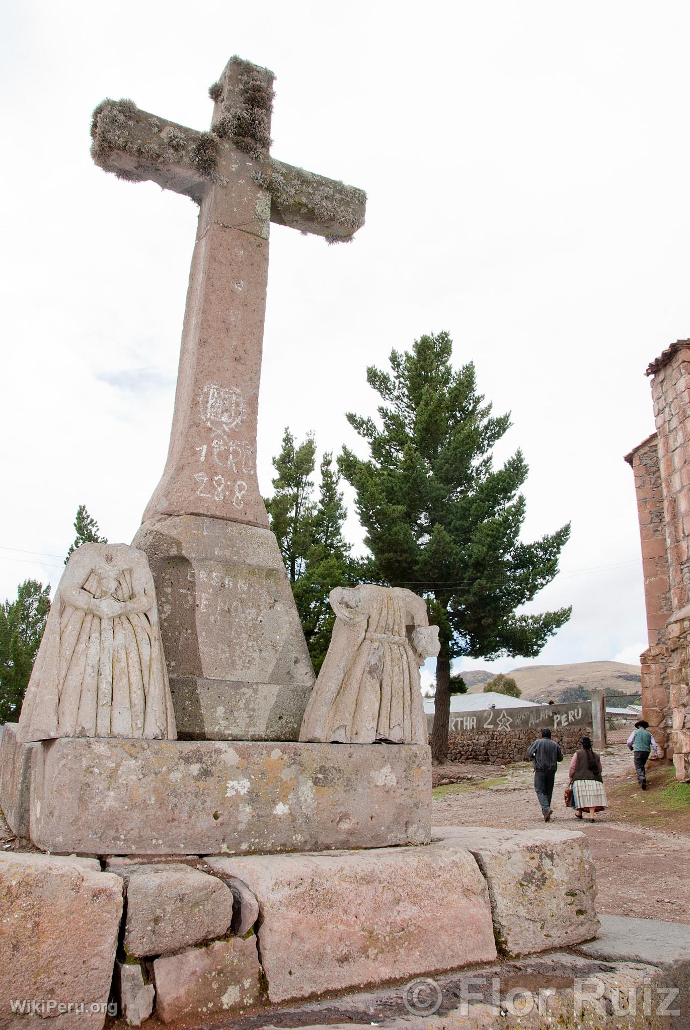 Cruz de piedra en Chucuito