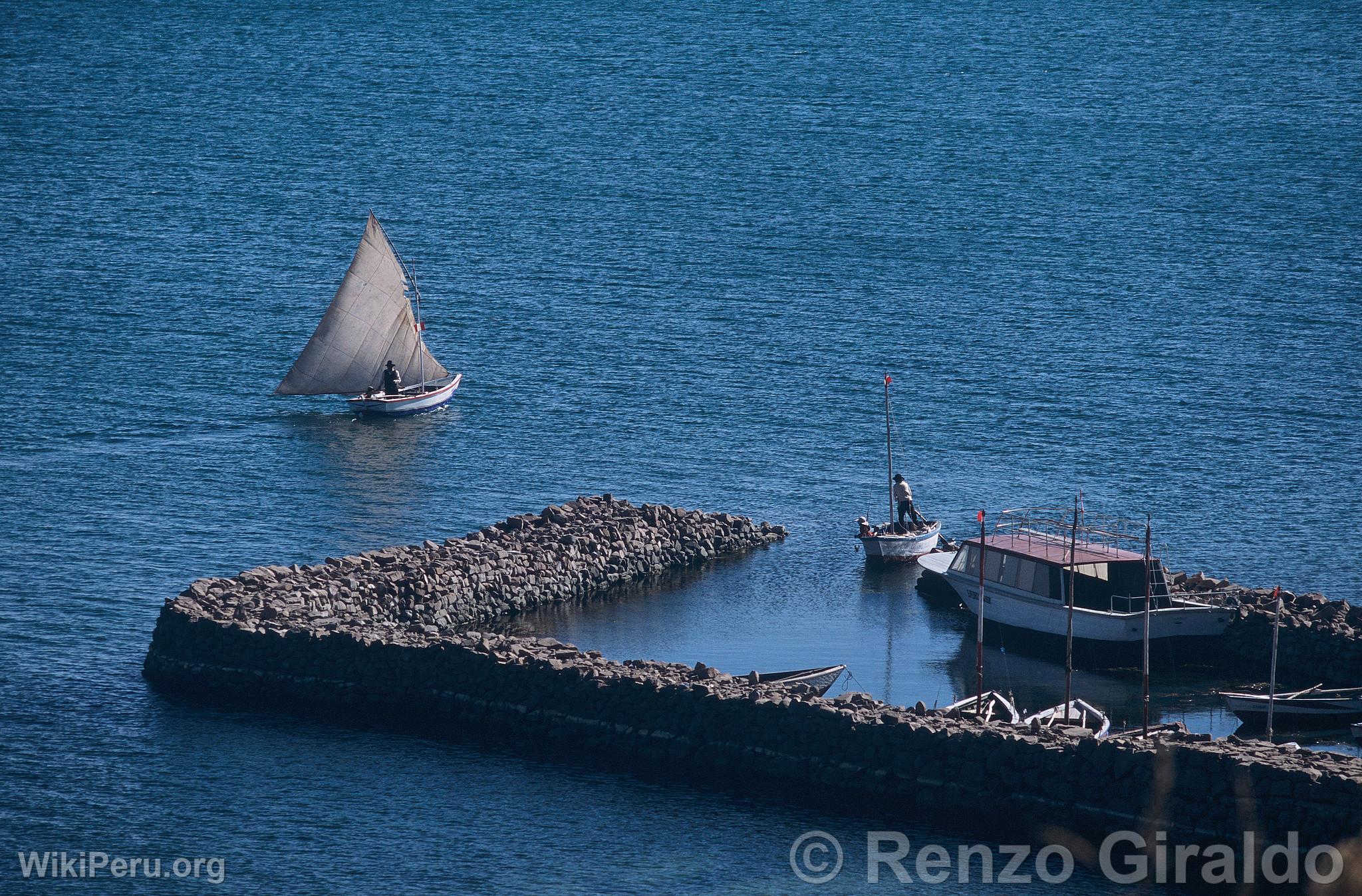 Muelle de Llachon y Lago Titicaca