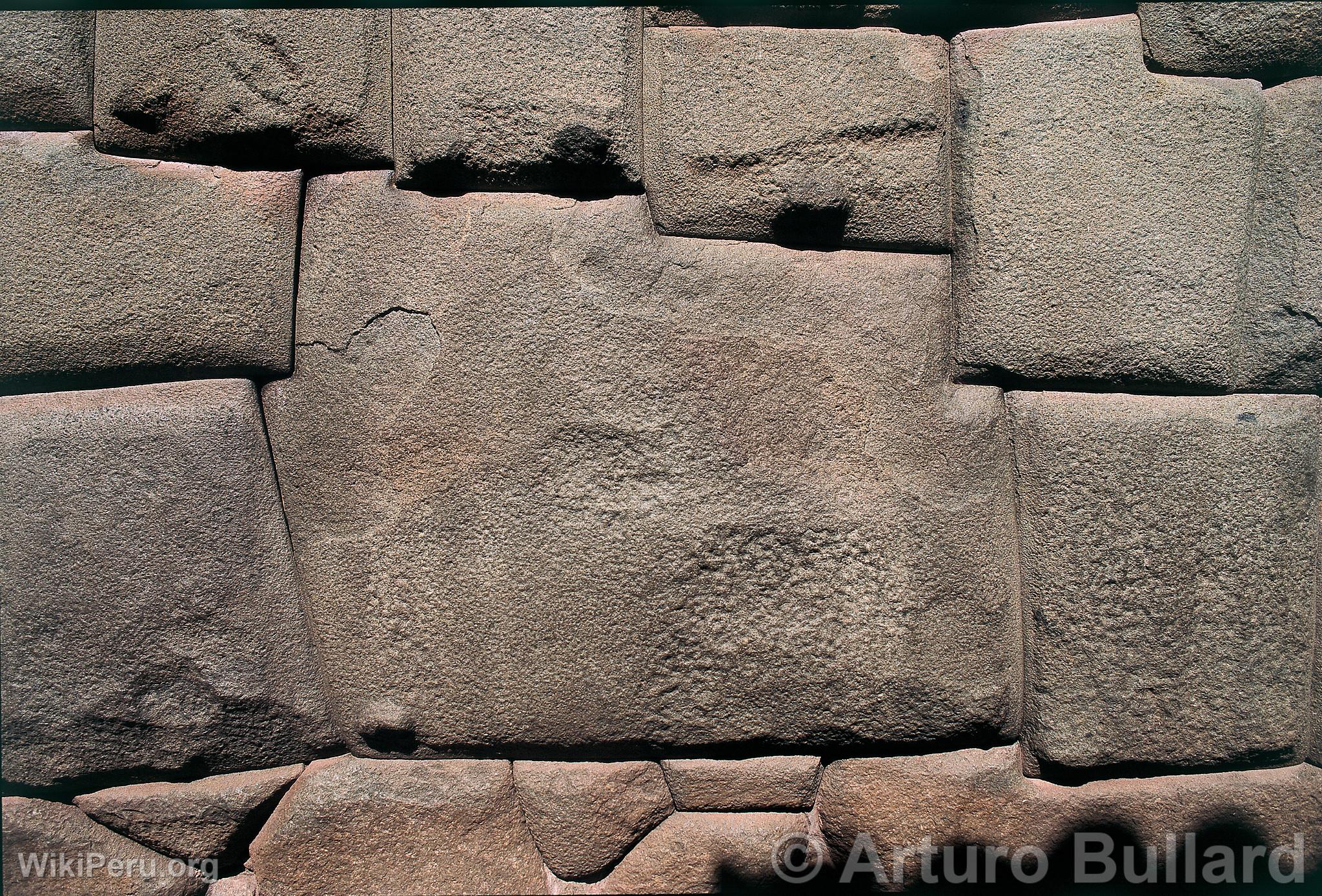 Piedra de los doce angulos, Cuzco