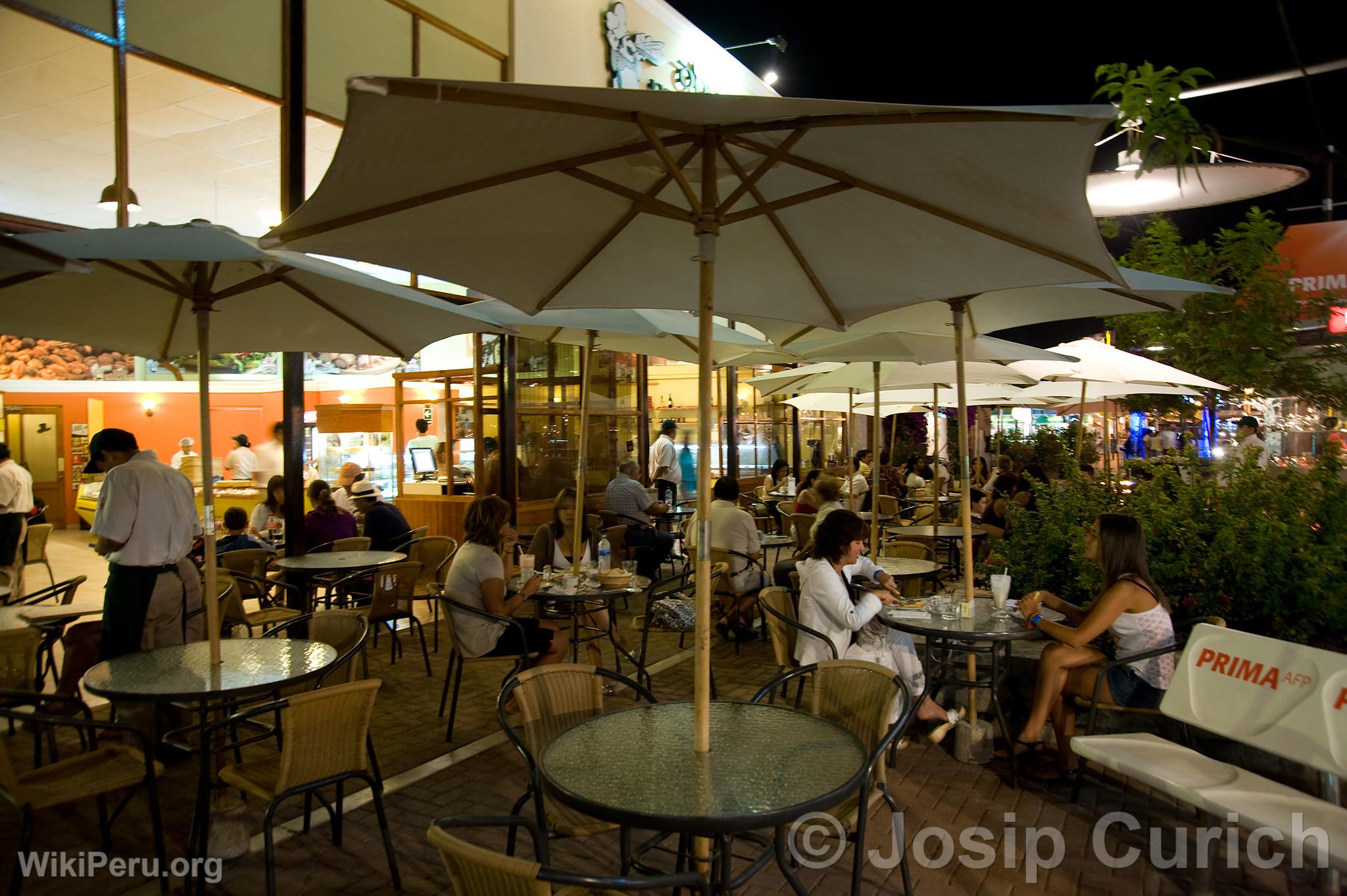 Restaurante en el balneario de Asia