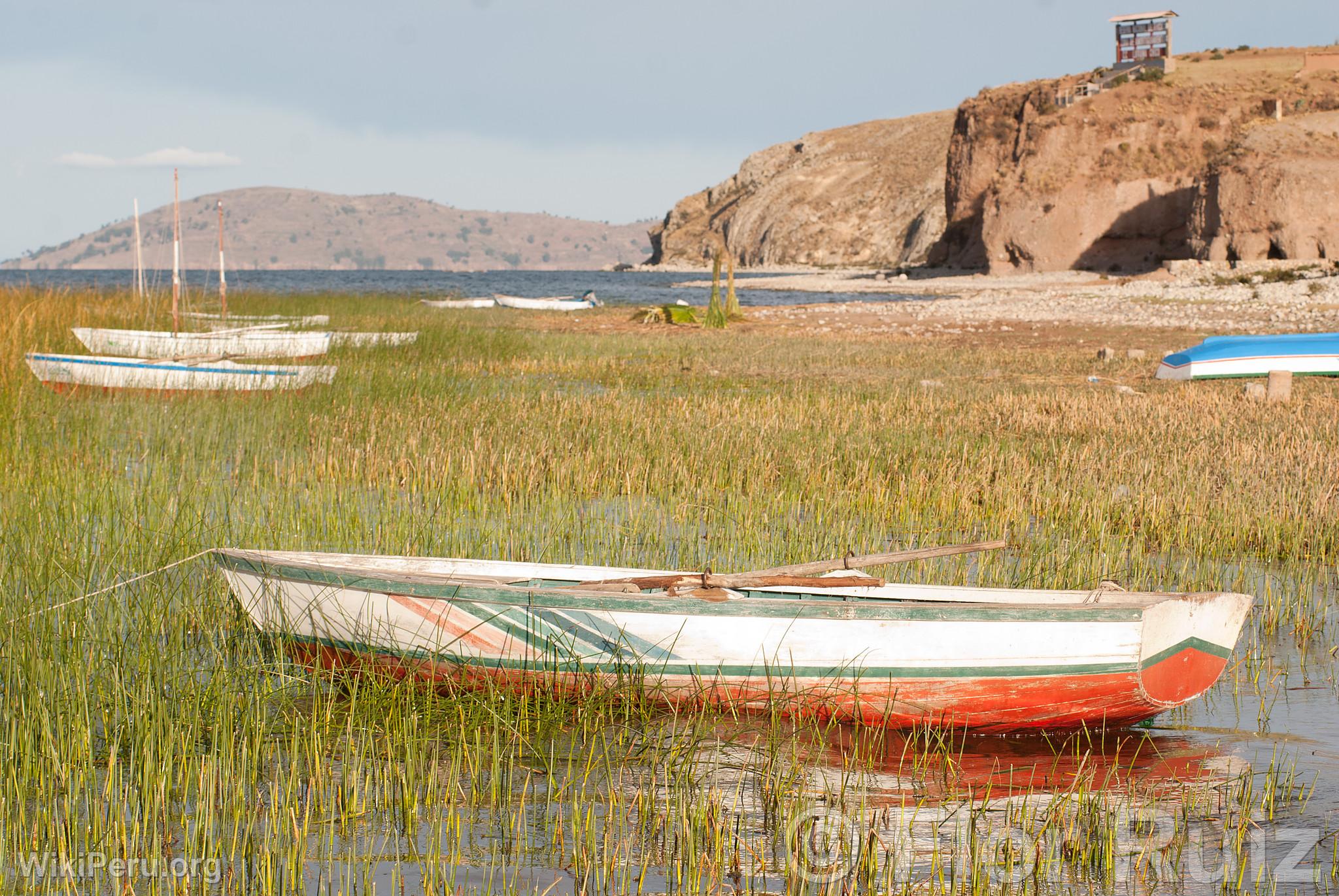 Botes en el Lago Titicaca