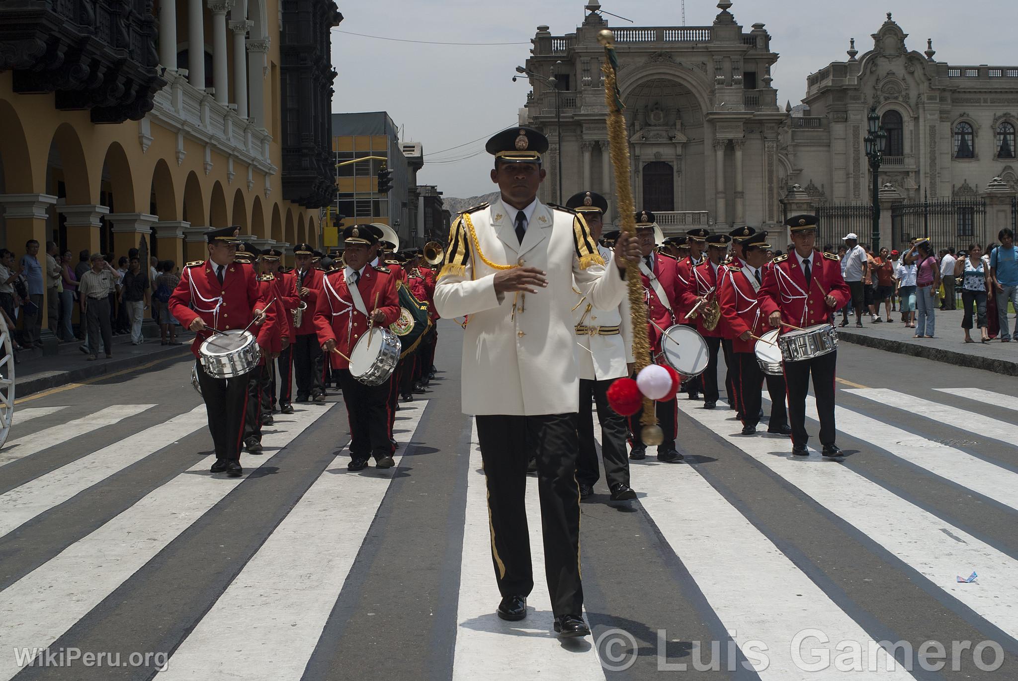 Desfile de la Banda de Msica de la Polica Nacional en la Plaza de Armas