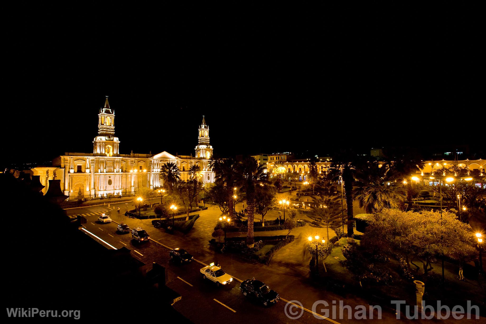 Plaza de armas y catedral de Arequipa