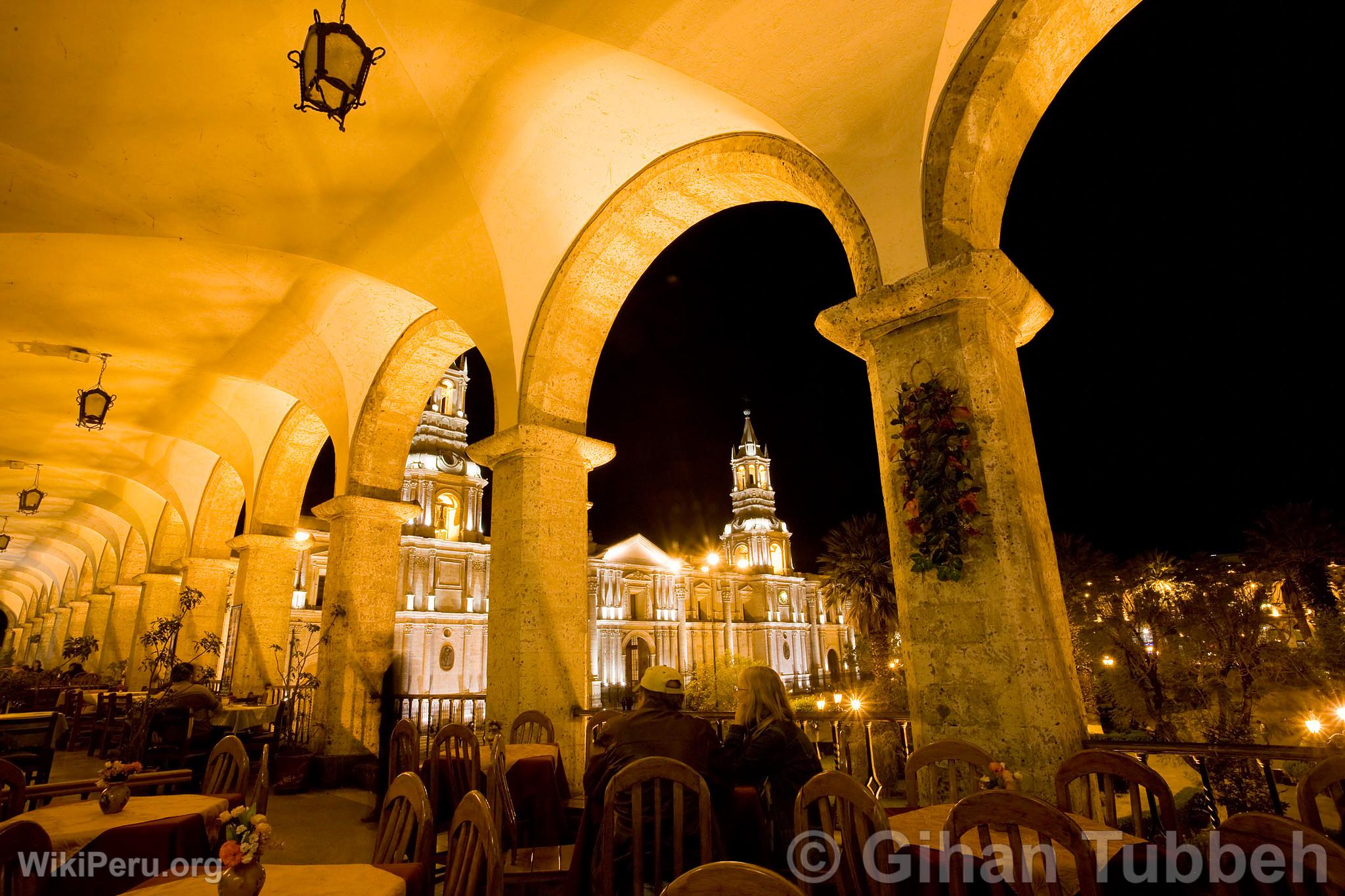 Plaza de armas y catedral de Arequipa