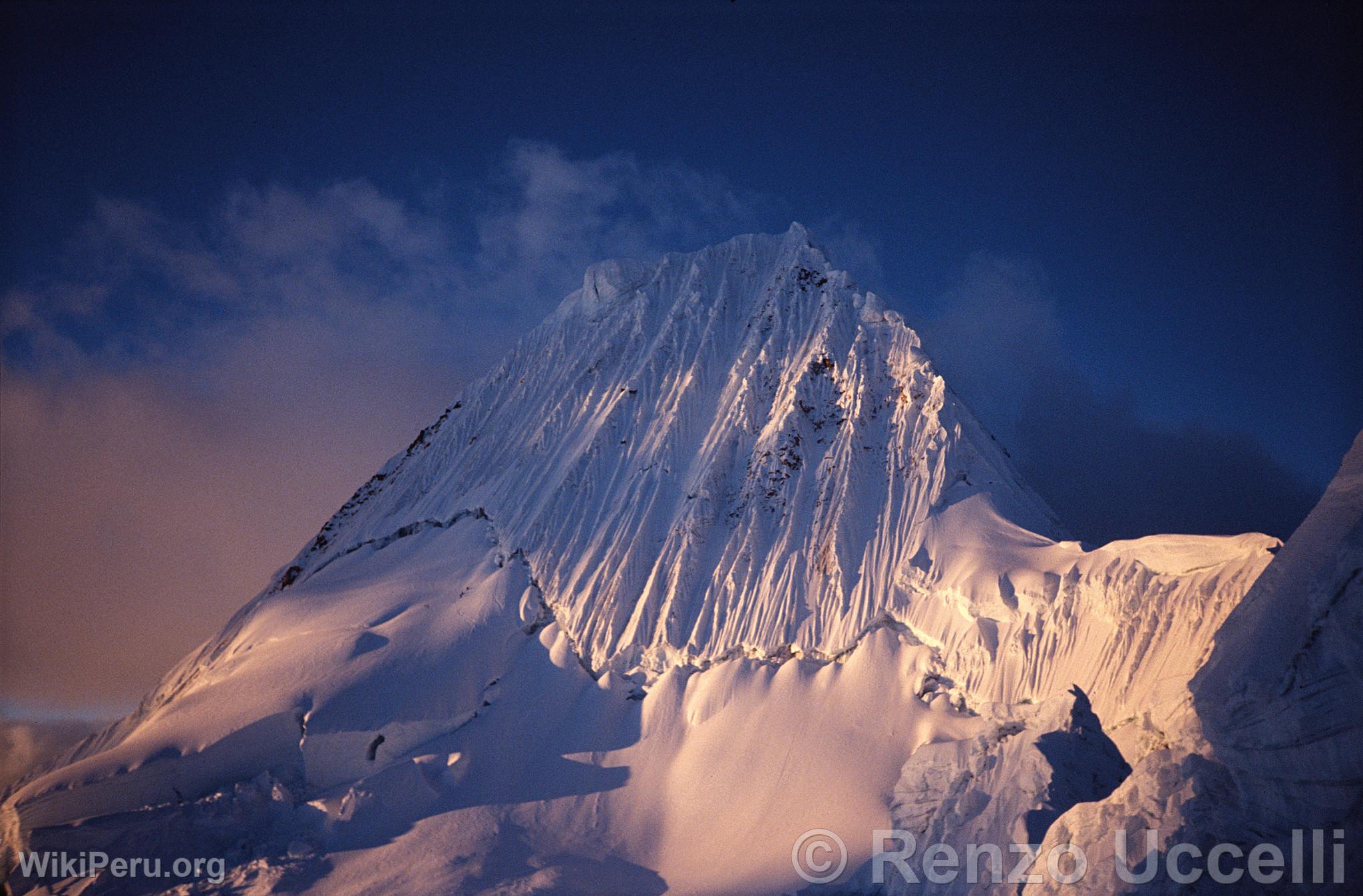 Nevado Alpamayo 5947 msnm, Huascarn