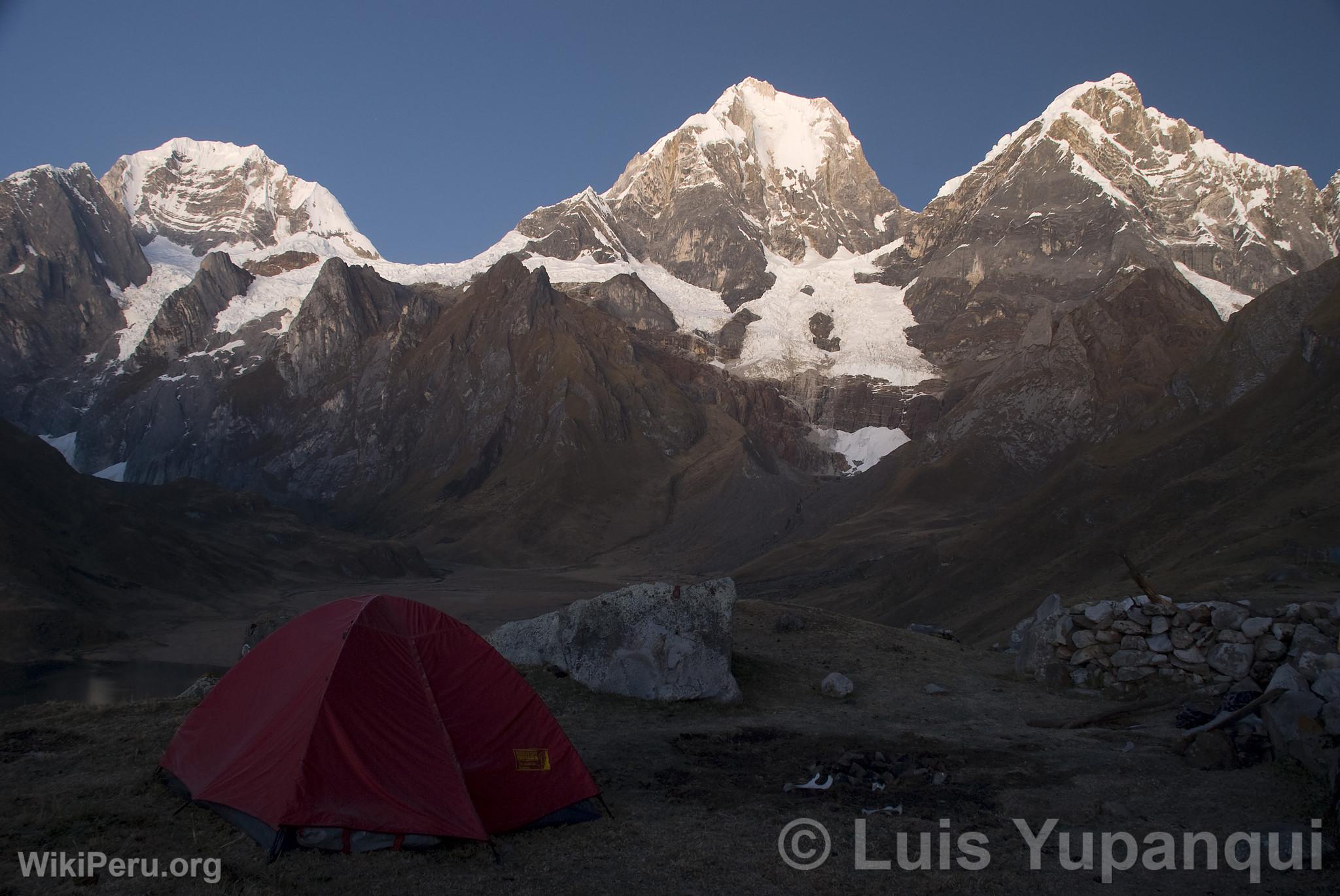 Campamento en la Cordillera de Huayhuash