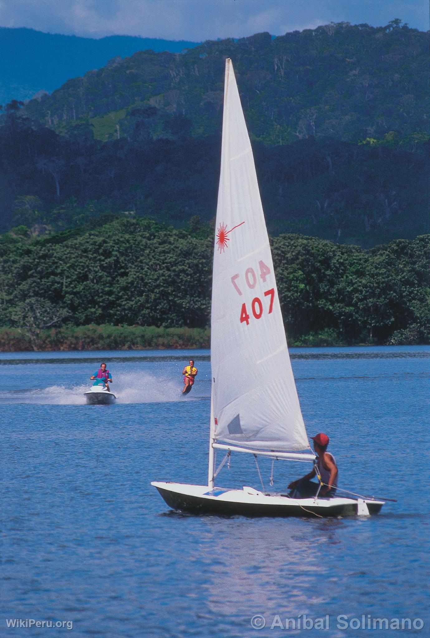 Deportes acuaticos en Laguna Azl