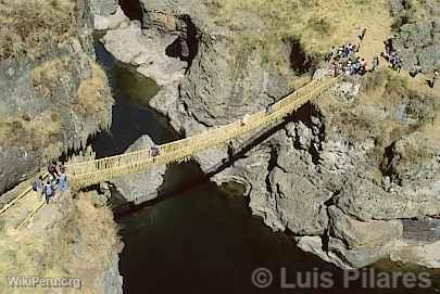 Puente colgante de Ichu sobre el Ro Apurmac