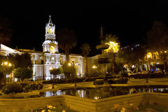 Palza de armas y catedral de Arequipa