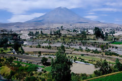 Volcn Misti y campia de Arequipa