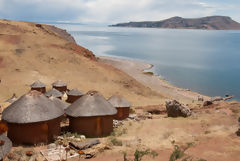 Isla Tikonata en el Lago Titicaca