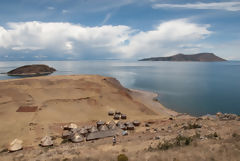 Isla Tikonata en el Lago Titicaca