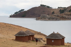 Isla Tikonata en el Lago Titicaca