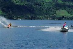 Ski acutico en la Laguna Azul