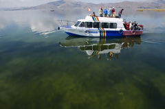 Turistas en el Lago Titicaca