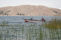 Isla Tikonata en el Lago Titicaca